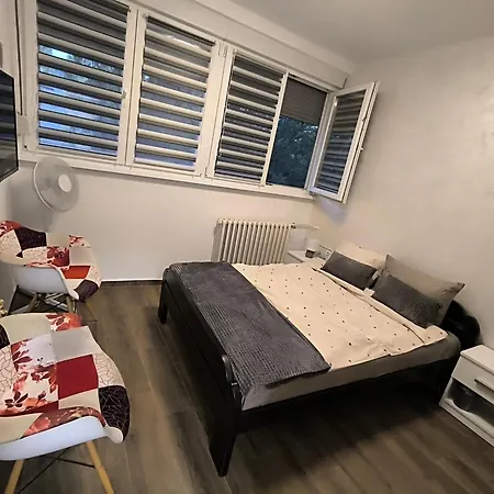 Nina Urban Apartment-novi Апартаменты *