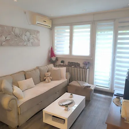 Апартаменты Nina Urban Apartment-novi *